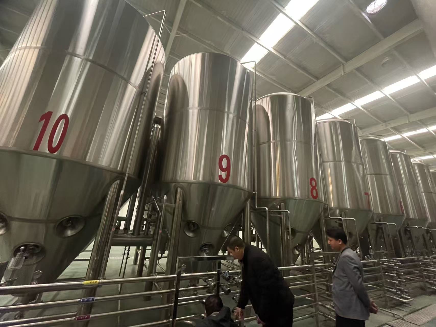 宣恩精酿啤酒设备厂—平面布置、设备设计、制造、调试、培训等一条龙服务